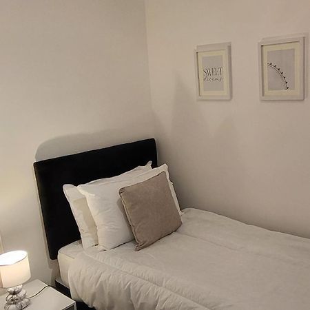 Stunning 2 Bedroom Apartment In Canary Wharf - Morland Apartments Londra Cameră foto