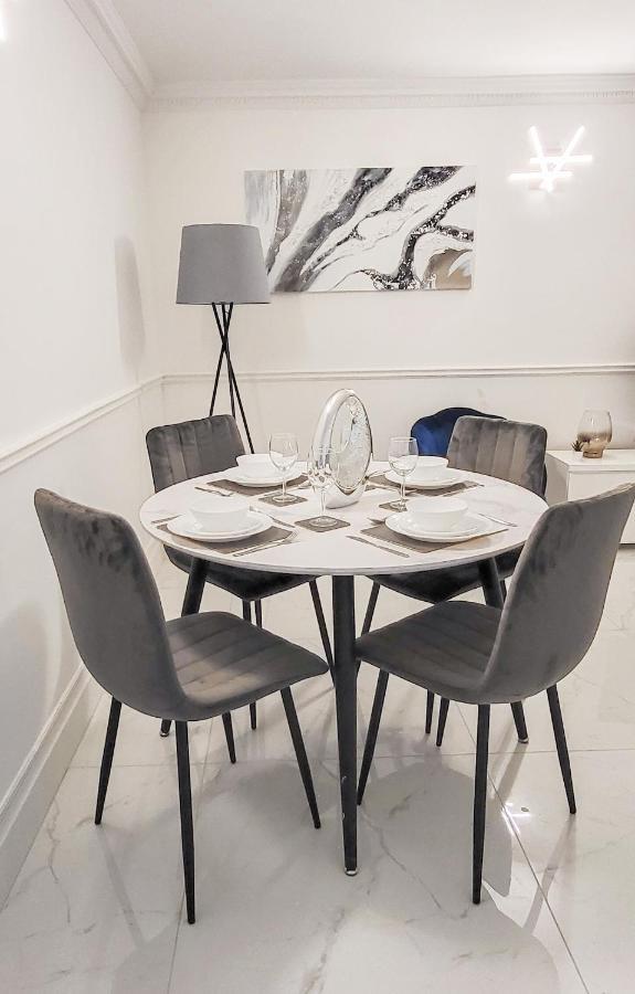 Stunning 2 Bedroom Apartment In Canary Wharf - Morland Apartments Londra Exterior foto